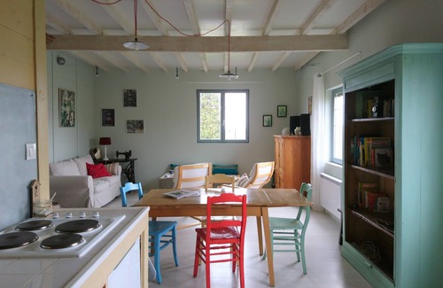 Vic-Fezensac Apartment | cottage in a green setting