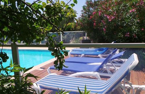 Monprimblanc House | Cottage in Aquitaine with Bubble Bath