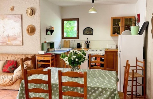 Oisly Cottage | Cottage in Oisly near Loire Castles with Parking and Pets Welcome