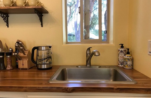 Somis Cottage | Cottage in Organic Lemon Orchard - Southern California FarmStay - Pet-friendly!