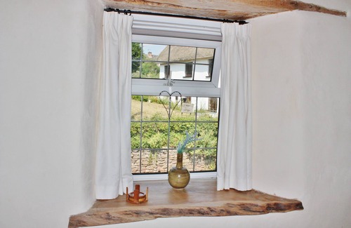 Kenn Cottage | Cottage in pretty village, easy access to Exeter, Torquay + coast + countryside