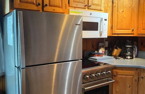 South Wellfleet Cottage | Cottage in Seashore, A/C in each BDRM! 375 Paces to Ocean, 3 BDRMs, 6 people-max