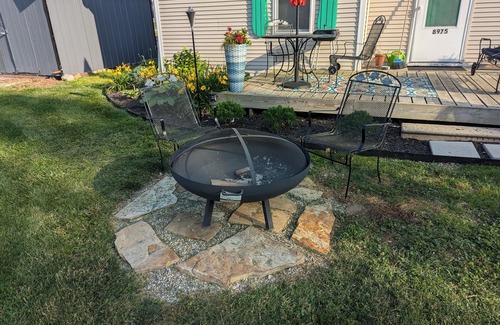 Syracuse Cottage | Cottage in Syracuse - 3 min walk to Lake Wawasee and access to Lake Papakeechie