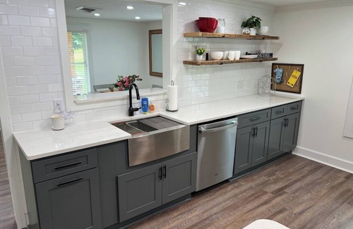 White Pine House | Cottage in the Pines! Charming 2-bedroom bungalow in White Pine