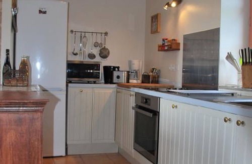 Saint-Senoch Cottage | Cottage in Touraine with fireplace and garden near Loches