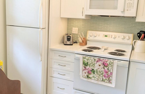 Stuart Condo | “Cottage-Like” 2 Beds/2 Bath Condo Close To Beaches & The Heart Of ‘Old Stuart'