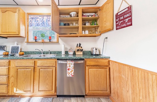 Cuyahoga Falls House | Cottage Living in Cuyahoga Falls: 3 bed, 2 bath w 2 porches, Smart TVs