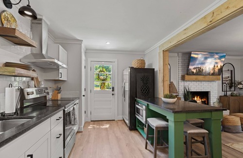 Anderson House | Cottage located on a peaceful cove on Lake Hartwell. Near Clemson and Anderson!