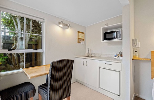Two Mile Bay Hotel | Cottage Mews Motel