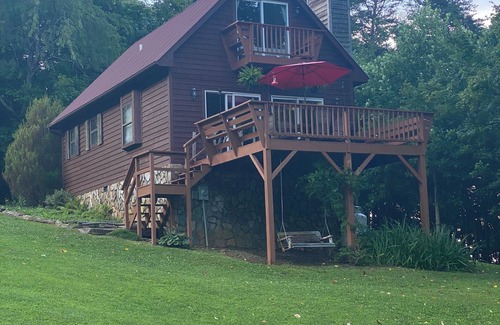 Ararat Cottage | Cottage on a private lake in the Blue Ridge Mountains of Virginia