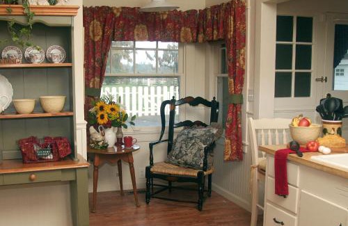 Lodi House | Cottage on Armstrong