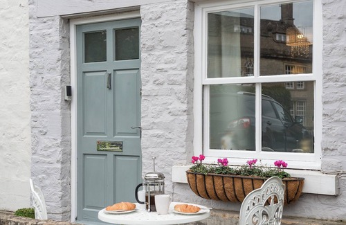 Calne Cottage | Cottage on the Green