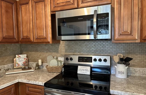 Knoxville House | Cottage on the Hill in South Knox