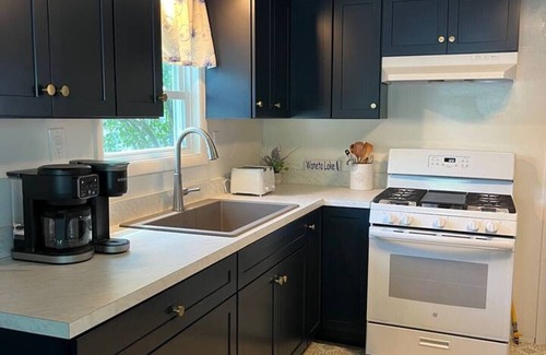 Valois Cottage | Cottage on Waneta Lake