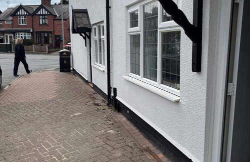 Middlewich Cottage | Cottage - Sleeps 4 - Pet Ok - Patio - Parking