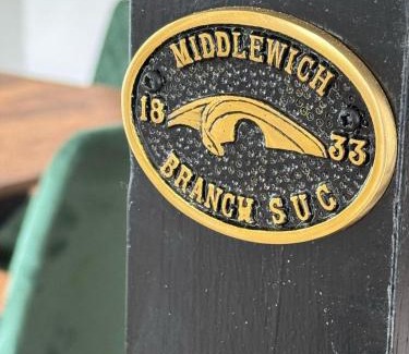 Middlewich House | Cottage - Sleeps 4 - Pets Ok - Patio - Parking