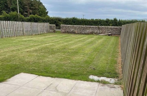 Old Bewick House | Cottage - Sleeps 6 - Garden - Parking