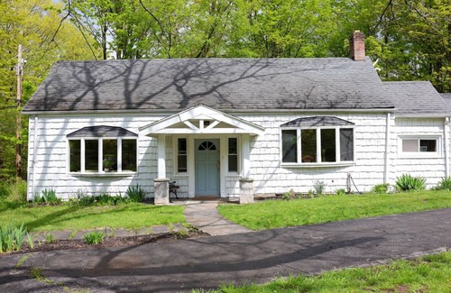 Cairo House | Cottage w/hot tub 15min to Windham & Catskill