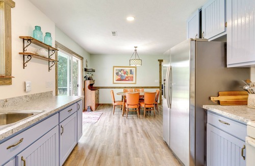 Nelsonville Cottage | Cottage w/Yard + Grill ~ 21 Mi to Hocking Hills!