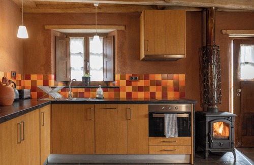 Lousa House | Cottage with a magnificent view over Cerdeira’s Brook valley