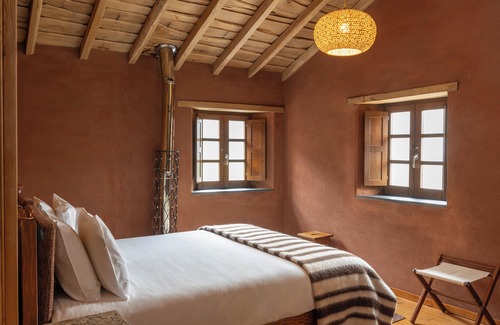 Lousa House | Cottage with a magnificent view over Cerdeira’s Brook valley