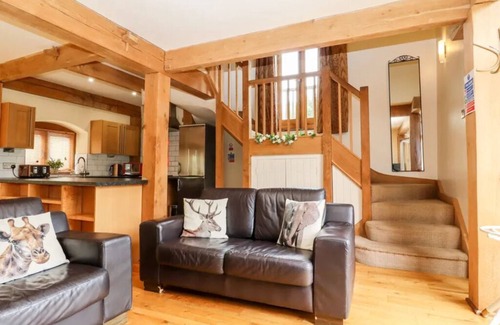 Martin Ski Chalet | Cottage With Hot Tub By White Cliffs of Dover