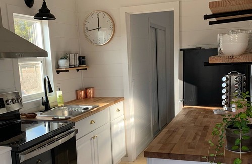 Kalispell Cottage | Cottage with Hot Tub and 30 minutes to Glacier National Park and Big Mountain