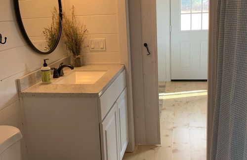 Kalispell Cottage | Cottage with Hot Tub and 30 minutes to Glacier National Park and Big Mountain