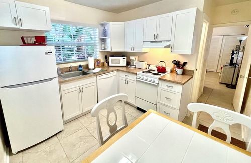 Pompano Beach Apartment | Cottages by the Ocean