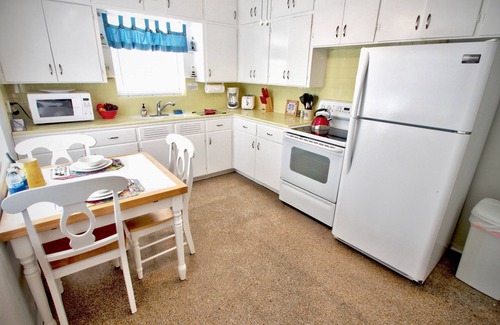 Pompano Beach Apartment | Cottages by the Ocean