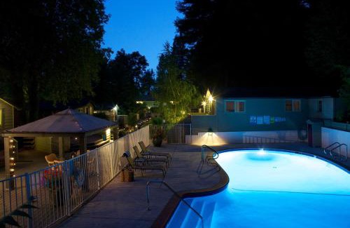Guerneville Resort | Cottages On River Road