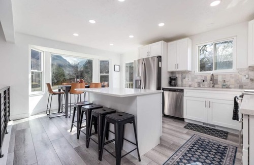 Sandy Apartment | Cottonwood Basecamp-Game Room, 6TVs, Near Canyons!