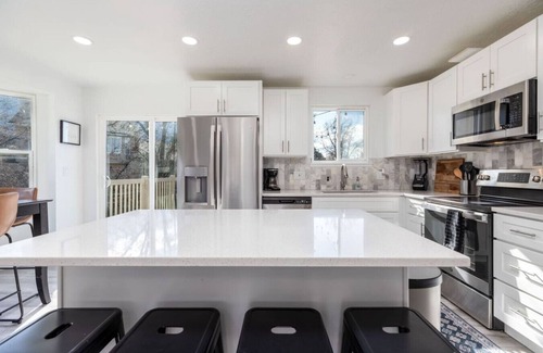 Sandy Apartment | Cottonwood Basecamp-Game Room, 6TVs, Near Canyons!