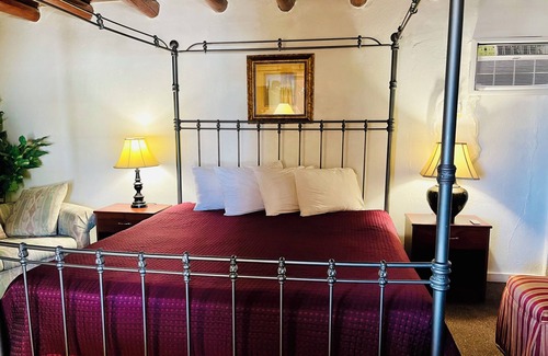 Southside Hotel | Cottonwood Court Motel