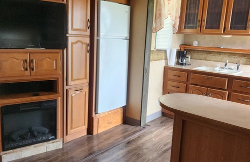 Cottondale RV Rental | Cougar RV in beautiful camp ground.