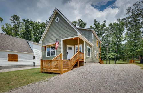 Counce House | Counce Vacation Rental with Private Deck Near Golf!