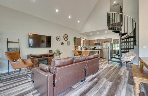 Counce House | Counce Vacation Rental with Private Deck Near Golf!