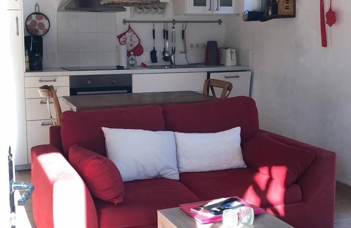 Sainte Croix de Beaumont Apartment | Country apartment in the heart of the Dordogne - small, beautiful, sunny