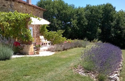 Sainte Croix de Beaumont Apartment | Country apartment in the heart of the Dordogne - small, beautiful, sunny