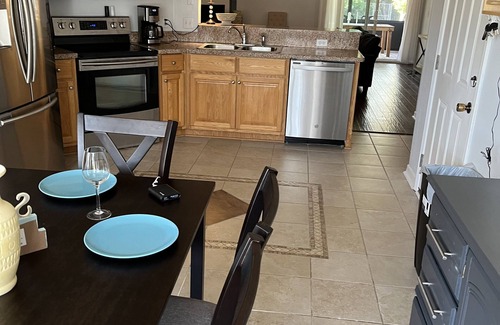 Navarre House | Country Beach House- W/a new pet friendly pool. Only 5 min to Navarre Beach!