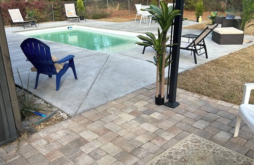 Navarre House | Country Beach House- W/a new pet friendly pool. Only 5 min to Navarre Beach!