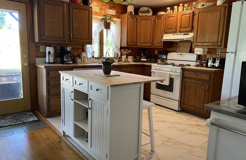 East Nassau Cabin | Country Cabin- Nature preserve,Hiking, Skiing, fishing, swimming & pet friendly