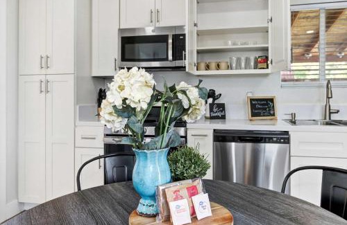 Loomis House | Country Charmer Single Story Cottage Pet Friendly