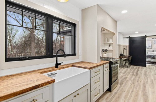 Red Wing House | Country Chic – Gourmet Kitchen, Fire Pit & Acreage