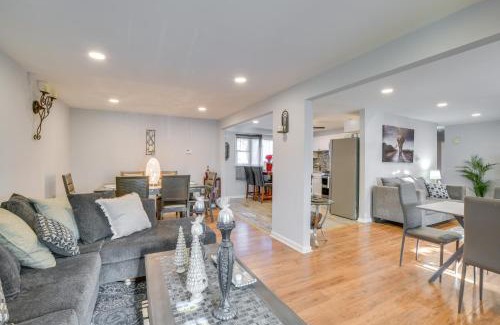 Country Club Hills House | Country Club Hills Home Walk to Rec Center!