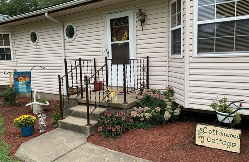 Sharpsburg Cottage | Country Cottage located along the Muskingum River
