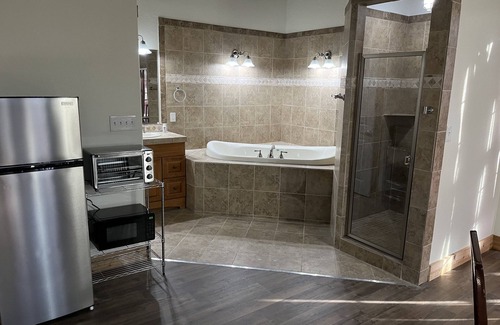 Denton Apartment | Country, Cows & Fishing Lake Studio- 2nd floor