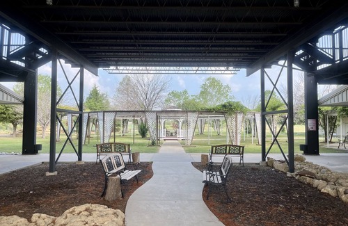 Denton Apartment | Country, Cows & Fishing Lake Studio- 2nd floor