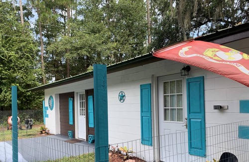 Graham House | Country, Cozy, Private and Spacious 3 bedroom house that sleeps 8
