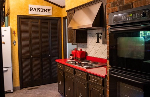 Corinth House | COUNTRY ESCAPE! Minutes from Pickwick Lake and Downtown Corinth!